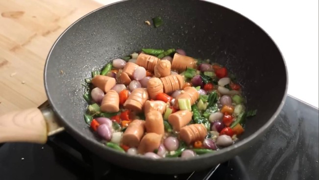 Resep Sosis Oseng Bawang Merah (YouTube)